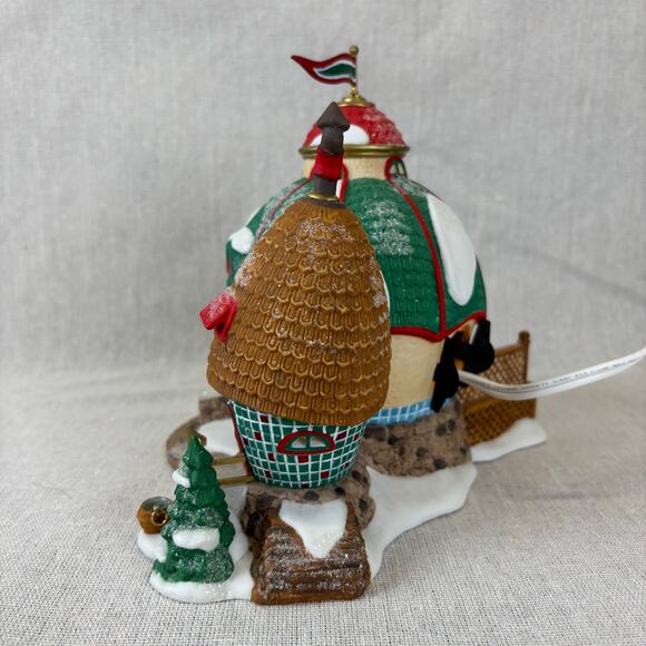 Department 56 North Pole Village Series Elf Spa, Retired 2001 - Picture 7 of 12